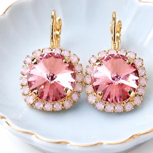 Ljusrosa örhängen med hävarmskristall, Opalrosa Halo Rose-kristallörhängen, Ljusa brudtärnorörhängen, Brudörhängen med Patel-motiv
