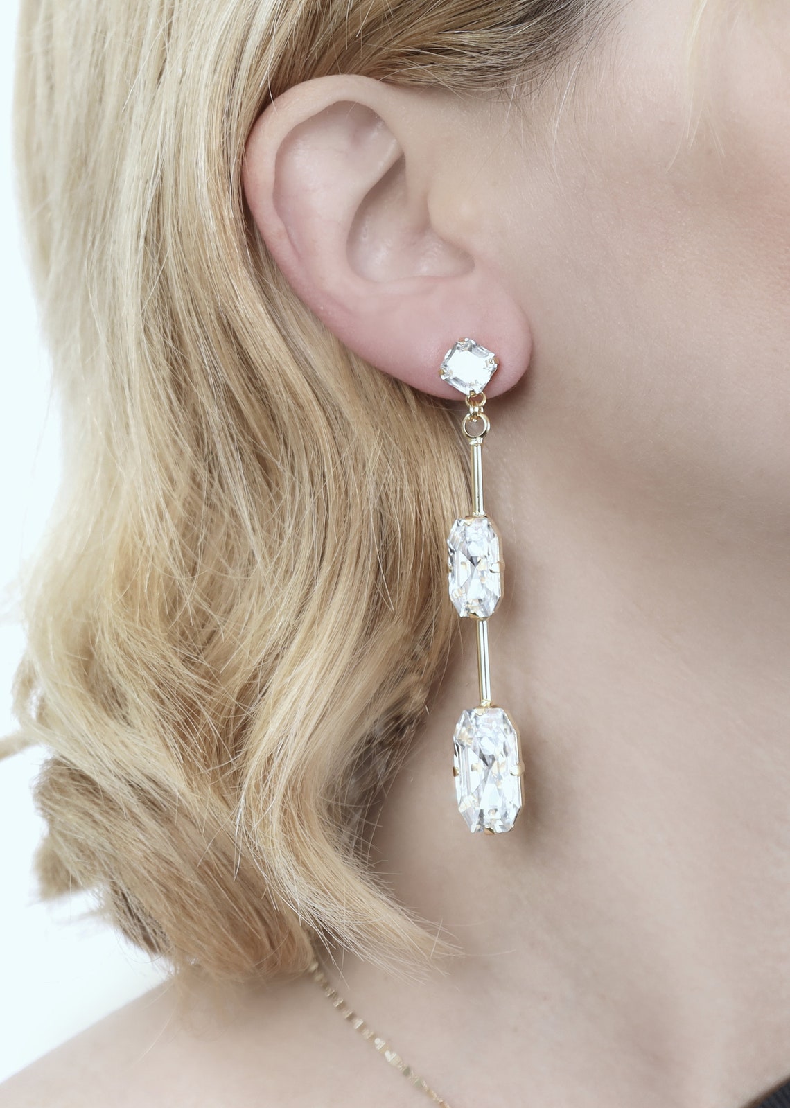 ORECCHINI "FARFALLE" CON DIAMANTI, ZAFFIRI COLORATI E SMERALDI, | Christie's - Foto 3