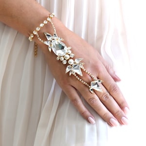 Hand Bracelet, Hand Jewelry, Bridal Hand Jewelry, Crystal Statement Ring Bracelet, Statement Crystal Bracelet, Hand Chain Slave Bracelet