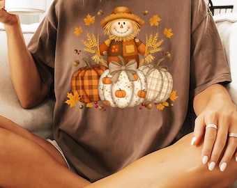 Camiseta de otoño con espantapájaros de calabaza Comfort Colors®, camiseta con estampado de cosecha otoñal, camiseta de Acción de Gracias, camiseta rústica de calabaza a cuadros, regalo de calabaza otoñal