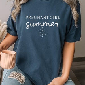 Koszulka letnia dla ciężarnej dziewczyny – Comfort Colors® Beach Pregnancy Announcement T-shirt, prezent na baby shower dla przyszłych mam, koszulka z okazji ujawnienia ciąży