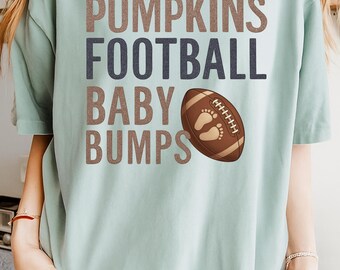 Camiseta con anuncio de embarazo de bebé con diseño de fútbol, suéter de maternidad de otoño, camiseta de revelación de bebé con diseño de fútbol, camiseta de maternidad de Acción de Gracias, regalo.