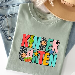 Comfort Colors® Kindergarten Lehrerin Shirt, Kindergarten Shirt, Kindergarten Shirt, Kinder Crew, Kindergarten Lehrerin Schulanfang Shirt, Pre-K Lehrerin