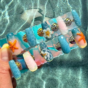 Beachy Summer Press on Nails
