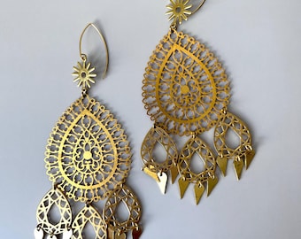 Pendientes grandes de araña de filigrana dorada, estilo bohemio tribal.