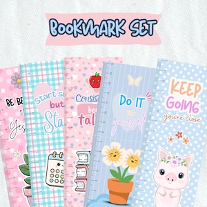 Puede incluir: Un conjunto de cinco marcapáginas coloridos con citas inspiradoras e ilustraciones bonitas. Cada marcapáginas tiene una regla en el lateral y está decorado con corazones, flores y un cerdo. El texto "Bookmark Set" está en la parte superior.