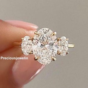 Three Stone 2.5 CT Oval Cut Moissanite Diamond Ring Oval Engagement Ring 14K Gold Wedding Ring Anniversary Gift Promise Ring For Women