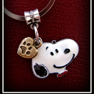Beagle dog .. Snoopy looking with Paw heart ... Keychain