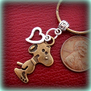 Cute Dog .. looks like Snoopy..KEYCHAIN Jewelry - Beagle Dog with Heart