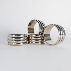 4 Vintage Silver-Plated Napkin Rings, Classic Round Napkin Rings, Elegant Table Decor for Wedding or Dinner Party, Metal Napkin Holder