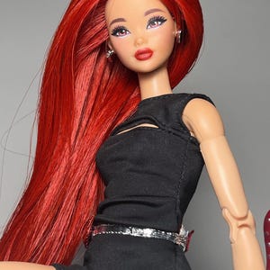 OOAK Barbie - Rote Haare Reroot, Edgy Glam Outfit, Maßgeschneiderte Modepuppe, Monster High Accessoires, Goth Glam Geschenk