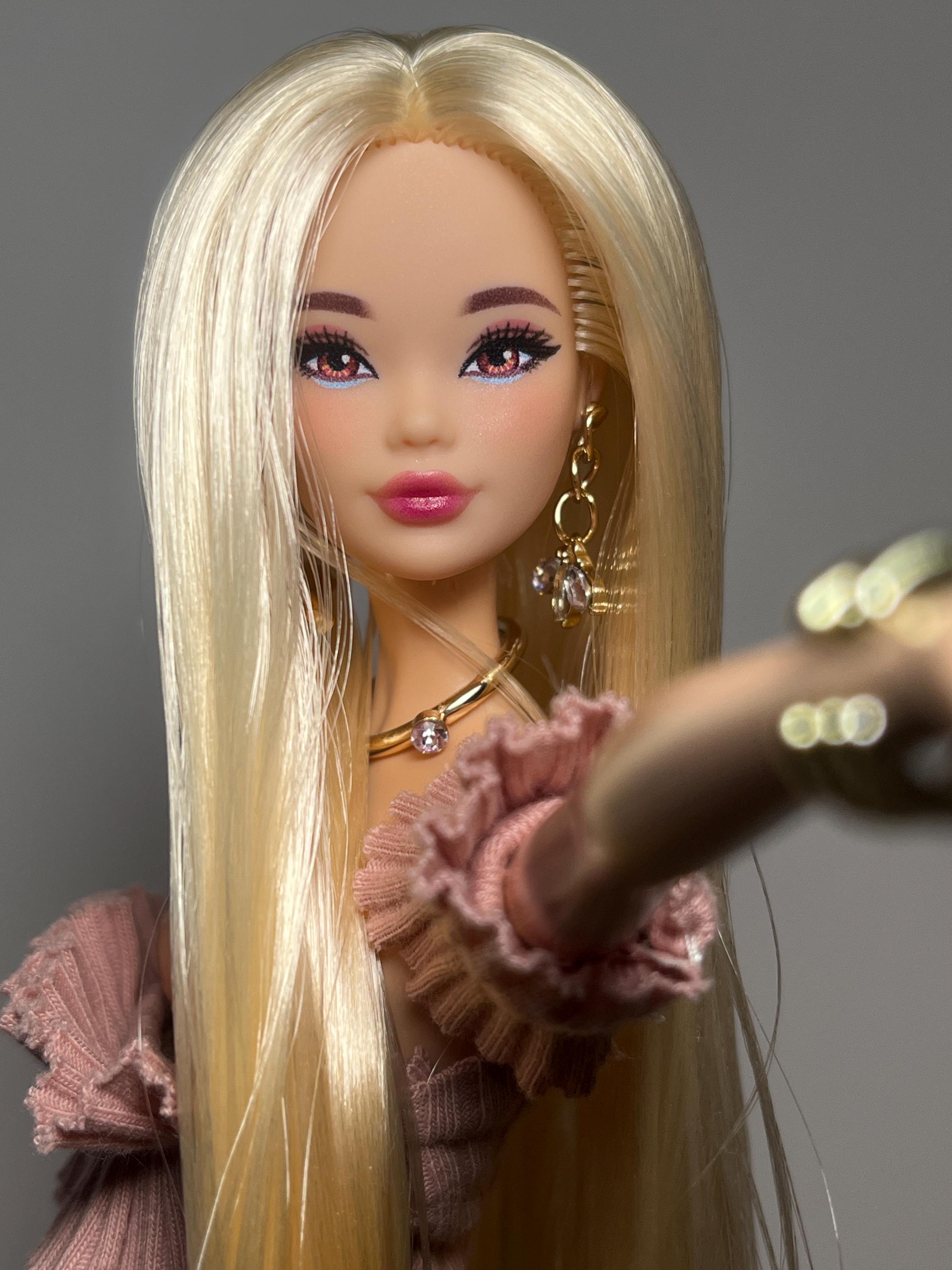 Barbie Looks AA Model Muse - Avec 4 Tenues Couture Et Chaussures - OOAK