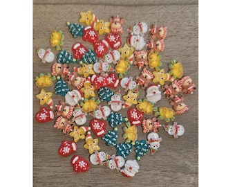 Mini colgantes navideños de resina: diseños de Papá Noel, muñeco de nieve, reno, árbol y estrella.