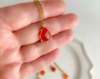 18k Gold natürliche Karneol Halskette, Zierliche Kristall Teardrop Charme, Orange Roter Edelstein Anhänger