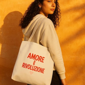 Statement Stofftasche AMORE È RIVOLUZIONE – Tragetasche mit Spruch – Geschenk für Aktivist:innen  Beidseitig bedruckt  Nachhaltig & stylisch