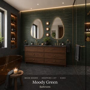 Puede incluir: Un baño con un mueble de doble lavabo de madera oscura con herrajes dorados, dos espejos ovalados irregulares con iluminación integrada y paredes de azulejos verde oscuro. Una bañera cobriza, un taburete de madera con una vela y el texto Moody Green Bathroom.