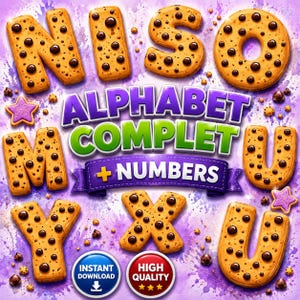 Può includere: Un grafico digitale che presenta lettere e numeri a forma di biscotti con gocce di cioccolato. Il testo recita ALPHABET COMPLET + NUMBERS, INSTANT DOWNLOAD e HIGH QUALITY. Lo sfondo è una texture acquerello viola con briciole di biscotti.