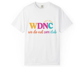 WDNC We Do Not Care Club uniseks kledingstukgeverfd T-shirt, gecertificeerd T-shirt, perfect cadeau voor vrienden