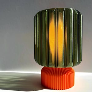 Lampe de chevet coloré – Lampe de table imprimée en 3D – Design artisanal français – Cadeau déco original salon chambre bureau