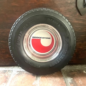 Vintage jaren 1950 BRIDGESTONE radiaalrubberband Automotive auto reclame asbak