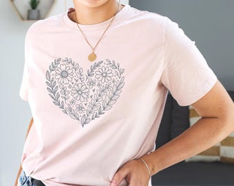 Camiseta bohemia con corazón floral, unisex, para uso casual, regalo de San Valentín, ideal para amantes de la naturaleza, atuendo de verano.