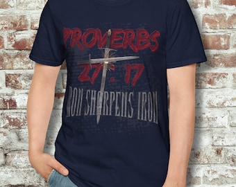 Camiseta inspiradora de Proverbios / Hierro con hierro se afila, estilo suave, regalo para él, ropa cristiana, ropa de fe, grupo religioso masculino