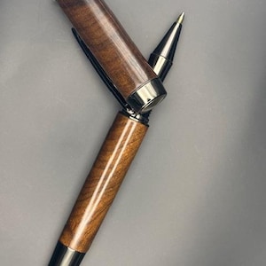 Rollerball Brasilianisches Walnussholz Hochglanz CA Finish in Geschenkbox
