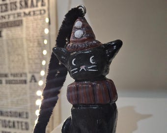 Portachiavi in argilla fatto a mano a forma di gatto giullare