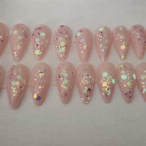 Medium Almond Press-on Nails