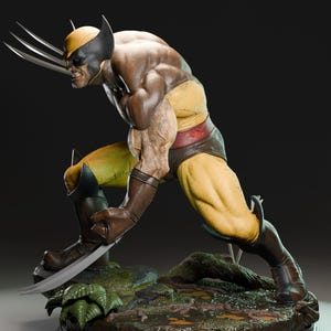 Peut inclure: Statue détaillée de Wolverine dans une pose dynamique, vêtu de son costume jaune et marron emblématique. La figurine a une expression féroce, les griffes déployées, et est posée sur une base détaillée avec du feuillage. Objet de collection.