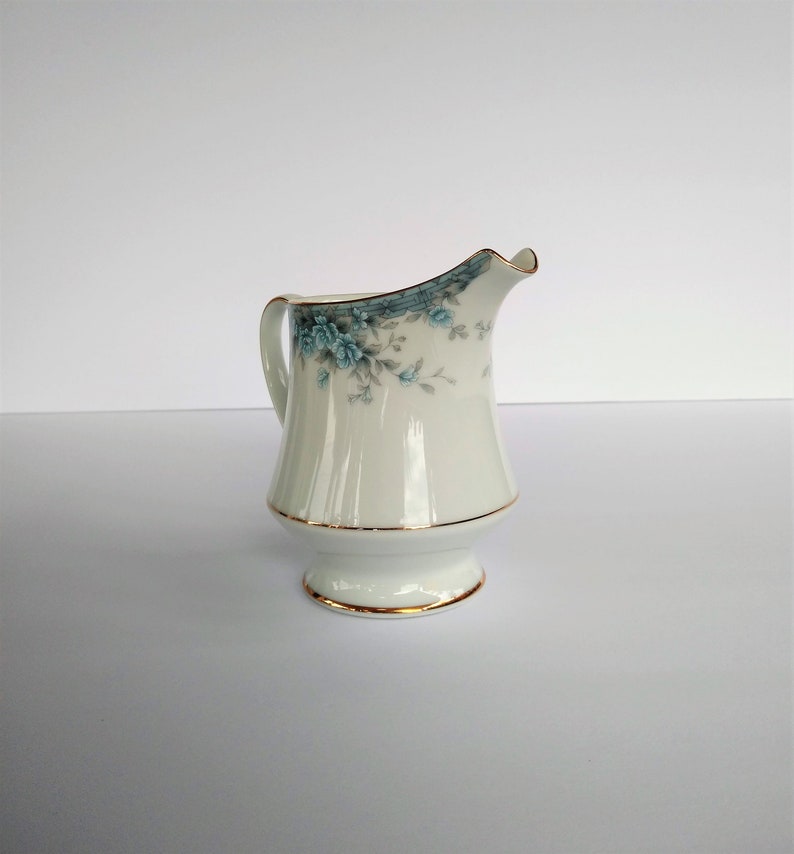 Noritake Avalon 3390 creamer blue grey floral pattern gold rim vintage 1980/'s kitchen dining serving Philippines