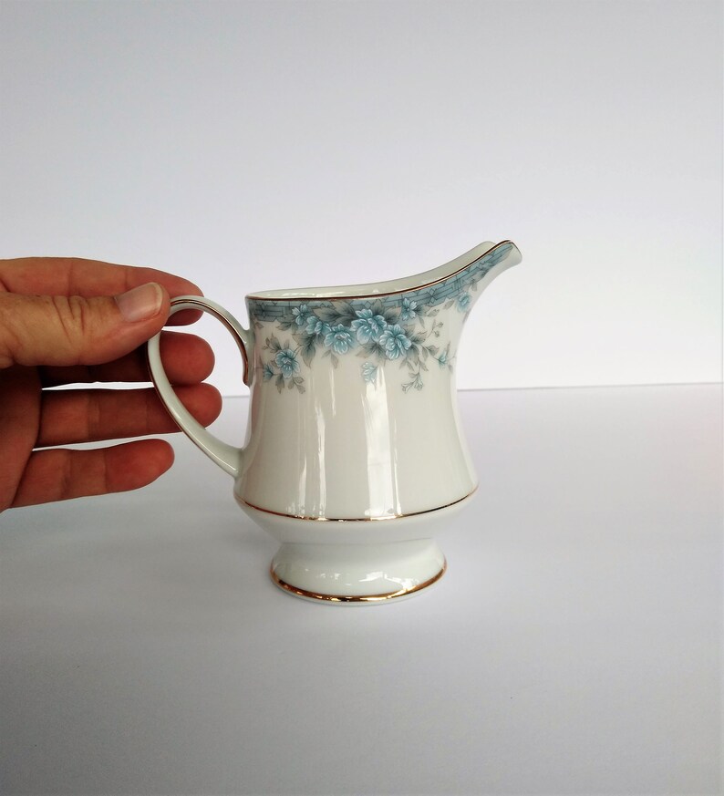 Noritake Avalon 3390 creamer blue grey floral pattern gold rim vintage 1980/'s kitchen dining serving Philippines