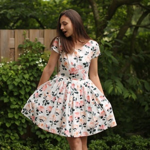 Robe de maison florale, robe des années 1950, vente, robe VLV, robe pin-up, robe de style vintage, robe de salon flare, robe de cocktail, petite robe de poche