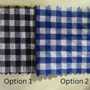 Op de afbeelding: Twee stofstalen met een ruitjespatroon. De staal links is zwart-wit. De staal rechts is blauw-wit. De stalen zijn gelabeld met "Optie 1" en "Optie 2".