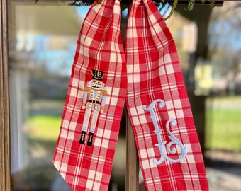Gepersonaliseerde geborduurde notenkraker kerstkrans sjerp, meerdere kleuren beschikbaar