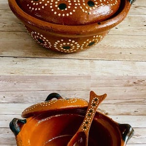 Mexican Casserole with Lid and Spoon Cazuela de Barro con Tapa y Cuchara