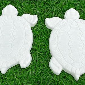 2x Bundle Garden Turtle Stepping Stones Garden Pathway Stepping Stone Outdoor Yard Decoration Cement Paver Lawn and Patio Ornament Bundle