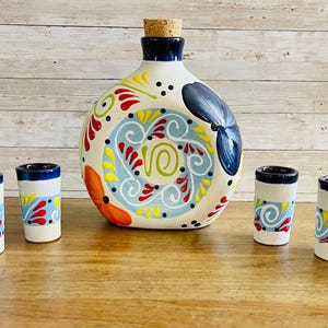 Terra Cotta Mexican Art Pottery Decanter With 6 Tequila Shot Glasses Licorera Artesanal Mexicana con 6 Vasos Tequileros