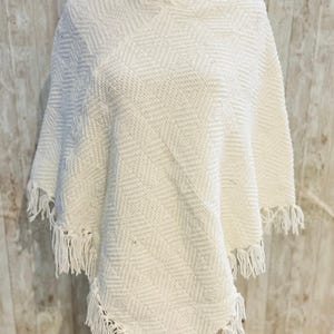 Mexican Artesenal Mañanita Poncho Jorongo de Estambre  Mexicana Artesanal Knit Mañanita