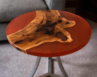 Mesa de centro de resina roja River: centro de mesa de madera y epoxi hecho a mano