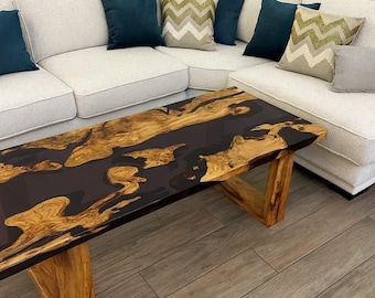 Mesa de centro artesanal de madera con borde natural y epoxi negro: Muebles rústicos modernos