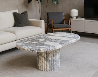 Mesa de centro ovalada de mármol Calacatta Viola hecha a mano: base estriada /