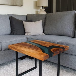 LuxeWood Kunstharz-Studio | Handgefertigte Holz & Ozean-inspirierte Harz-Tische | Beistelltisch / Wohnzimmertisch mit Beine