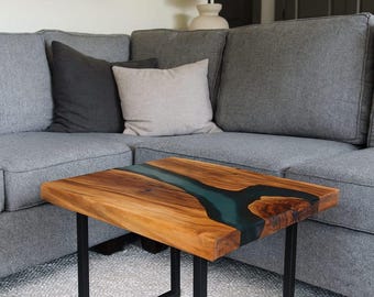 Mesa auxiliar de madera y resina oceánica artesanal - LuxeWood Resin Studio