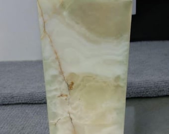 Pedestal de piedra de ónix verde / Zócalo de exhibición lujoso / Mesa auxiliar de sofá de mármol natural