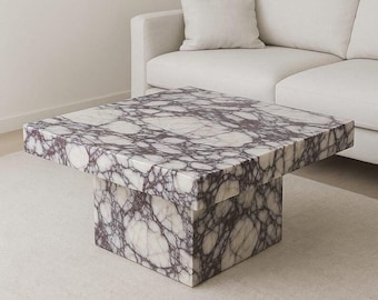 Table basse carrée artisanale en marbre Calacatta Viola, pièce maîtresse