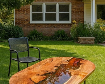 Mesa de centro de borde vivo: resina epoxi ovalada y patas de hierro en forma de X