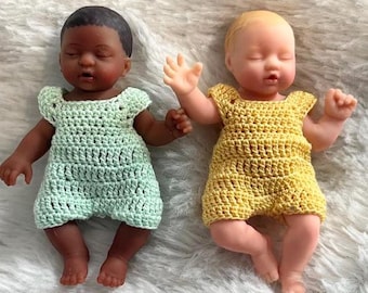 Patrón: Adorable pelele para muñecas ZURU Baby Surprise de 6,35 cm (2,5 pulgadas)