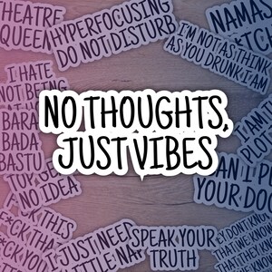 Sin pensamientos. Solo vibras / Pegatina motivacional divertida - Calcomanía ingeniosa para laptop, botella de agua, cuaderno, diario - Regalo de humor y positividad