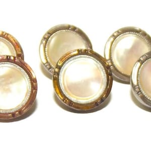 Botones antiguos ~ Hermosos botones pequeños de metal, diminutos botones austriacos con centros de perlas.